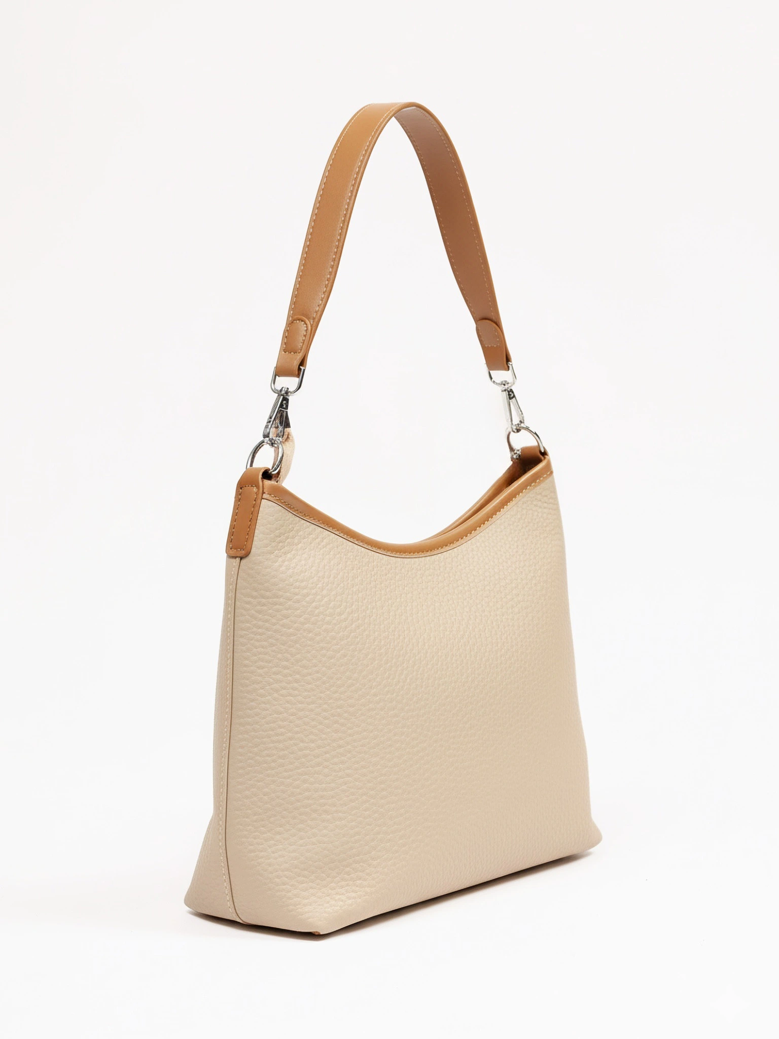 Сумка-кроссбоди  с декоративным брелком в ассортименте